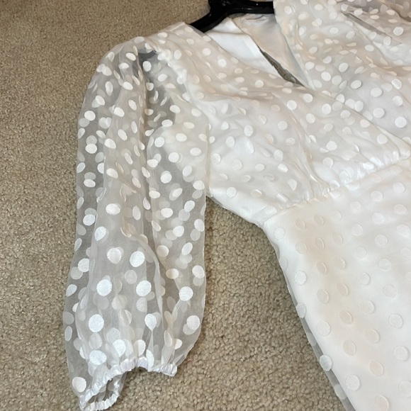 ✨SOLD✨ Lovers + Friends Bridal Dress - Picture 7 of 9